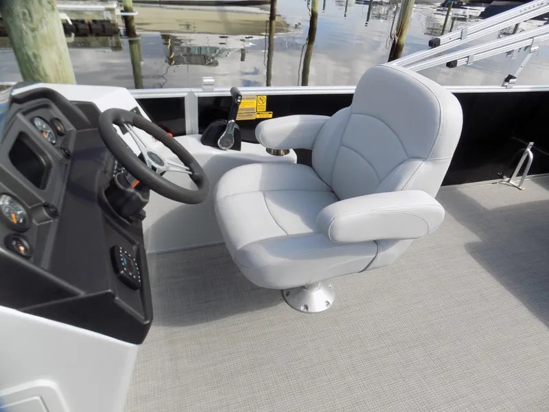Slide: The Image of Captain's chair and helm of 2021 Bentley Pontoons 240 CRUISE boat. - 7