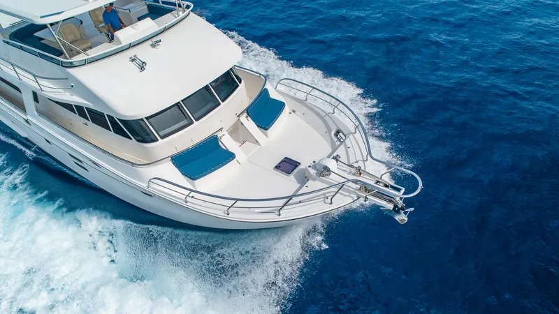 Slide: The Image of Hampton 680 ENDURANCE LRC 2027 yacht cruising on open sea. - 4