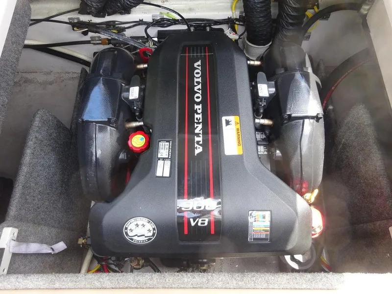 Slide: The Image of 2015 Four Winns Sundowner 235 boat engine, Volvo Penta 300 V8. - 20