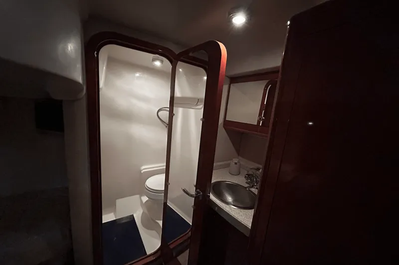 Slide: The Image of Regal COMMODORE 4260 2005 - 31