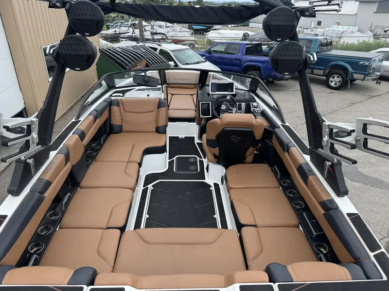 Slide: The Image of Malibu M220 2023 - 5
