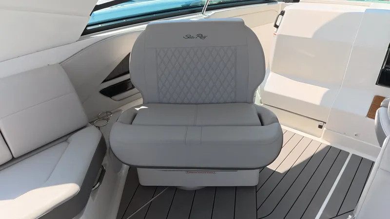 Slide: The Image of Sea Ray SLX 400 2022 - 20