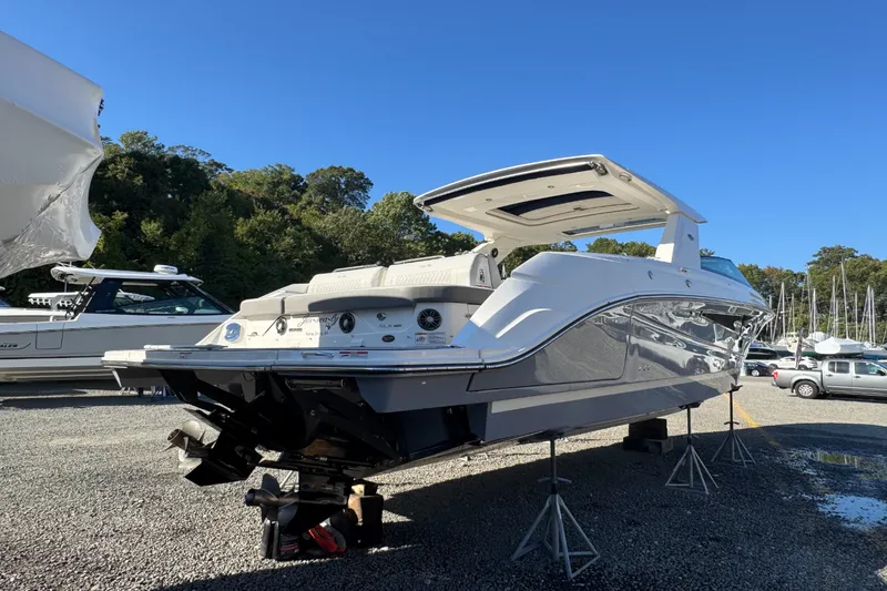 Slide: The Image of Sea Ray SLX 400 2022 - 1