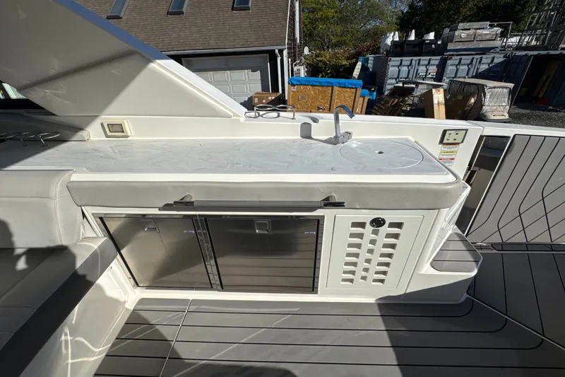 Slide: The Image of Sea Ray SLX 400 2022 - 10