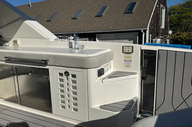 Slide: The Image of Sea Ray SLX 400 2022 - 11