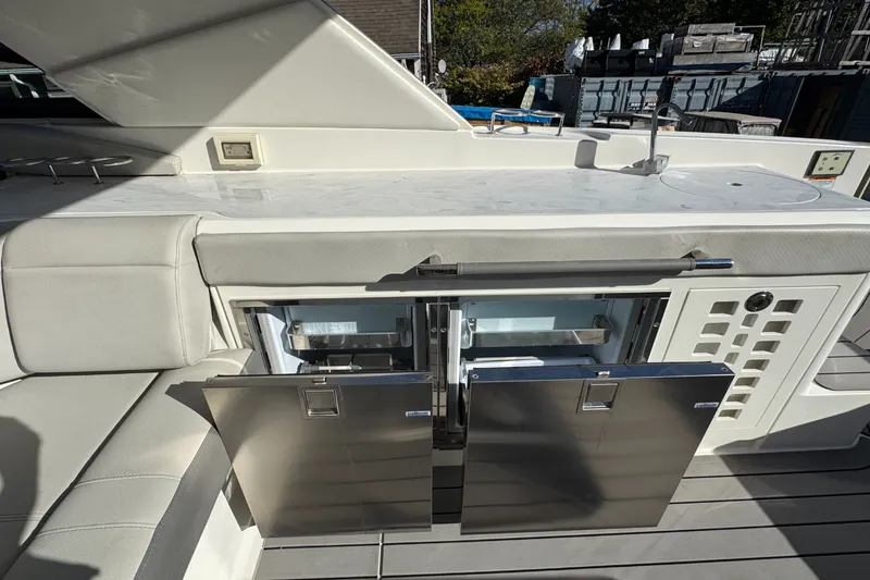 Slide: The Image of Sea Ray SLX 400 2022 - 12