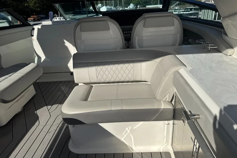 Slide: The Image of Sea Ray SLX 400 2022 - 13