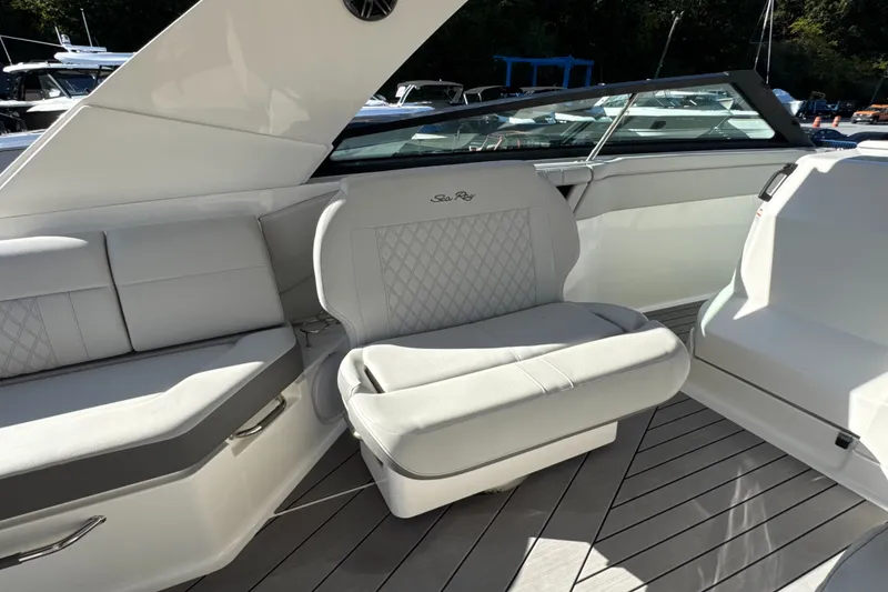 Slide: The Image of Sea Ray SLX 400 2022 - 16