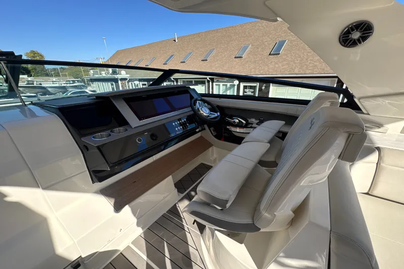 Slide: The Image of Sea Ray SLX 400 2022 - 18