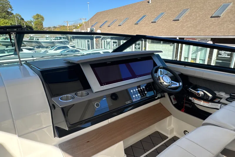 Slide: The Image of Sea Ray SLX 400 2022 - 19