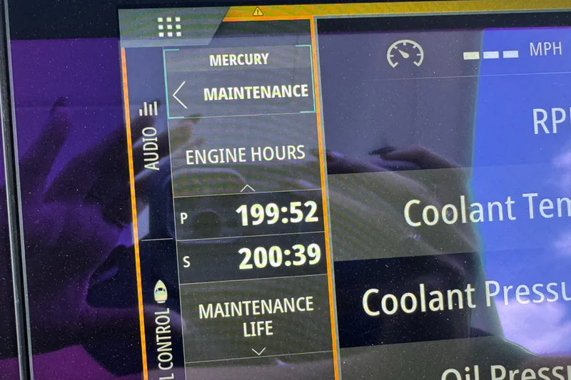 Slide: The Image of Sea Ray SLX 400 2022 - 21