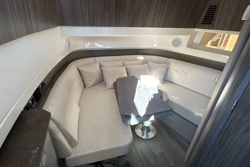 Slide: The Image of Sea Ray SLX 400 2022 - 23