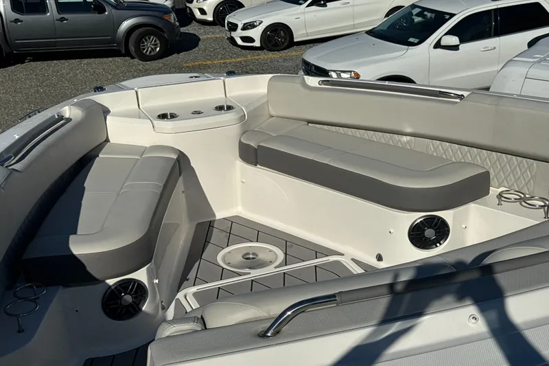 Slide: The Image of Sea Ray SLX 400 2022 - 24