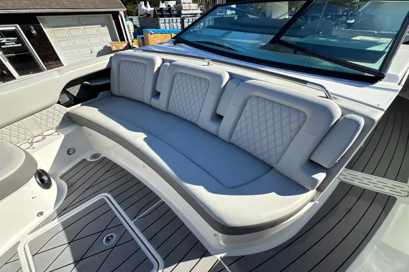 Slide: The Image of Sea Ray SLX 400 2022 - 25