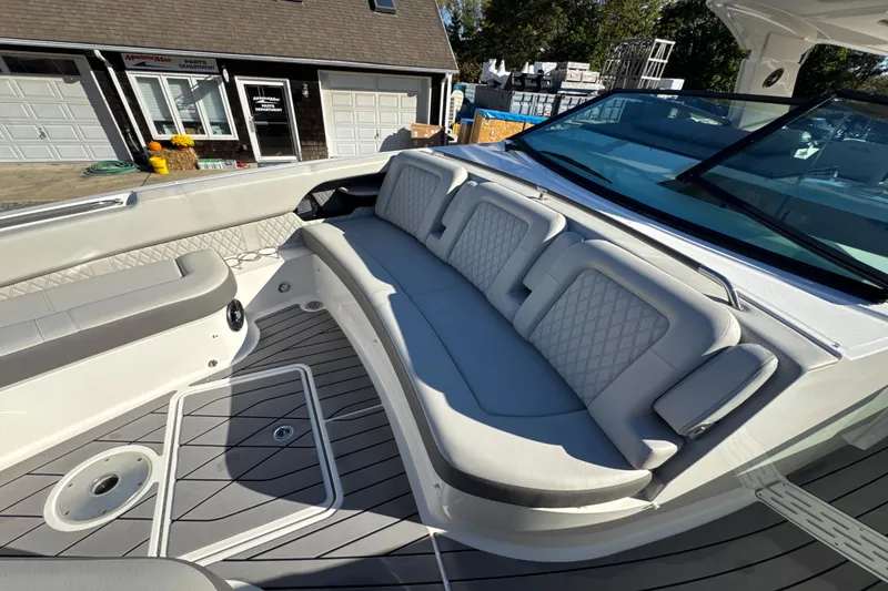 Slide: The Image of Sea Ray SLX 400 2022 - 26