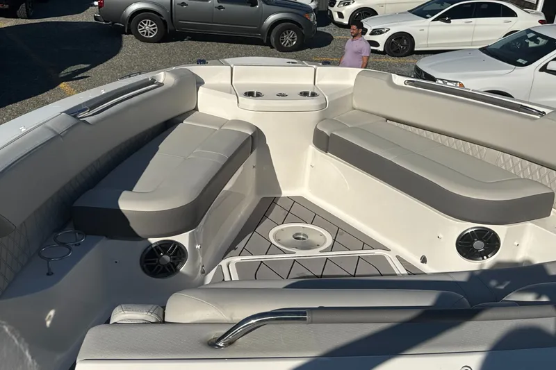 Slide: The Image of Sea Ray SLX 400 2022 - 28