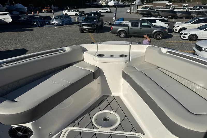 Slide: The Image of Sea Ray SLX 400 2022 - 29