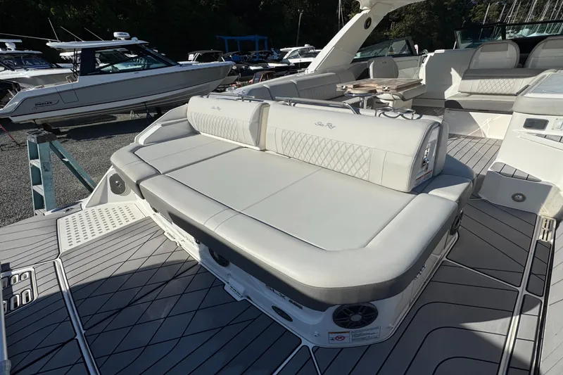 Slide: The Image of Sea Ray SLX 400 2022 - 3