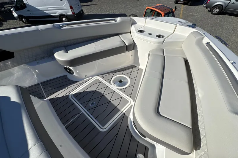 Slide: The Image of Sea Ray SLX 400 2022 - 30