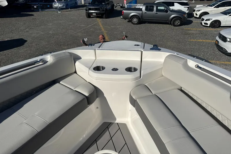 Slide: The Image of Sea Ray SLX 400 2022 - 31