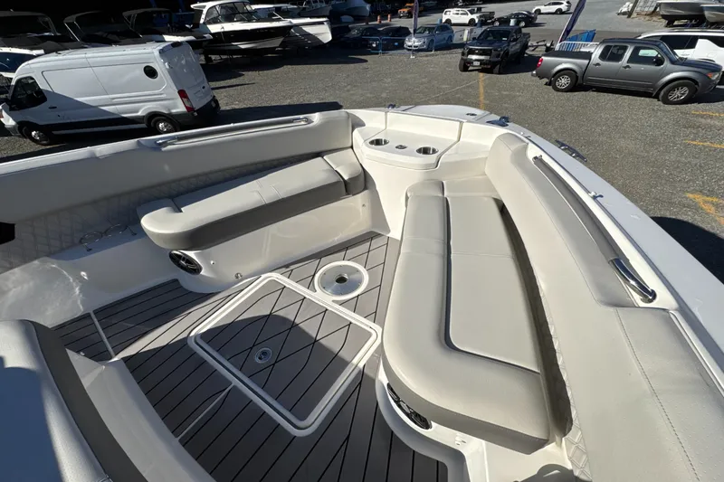 Slide: The Image of Sea Ray SLX 400 2022 - 32