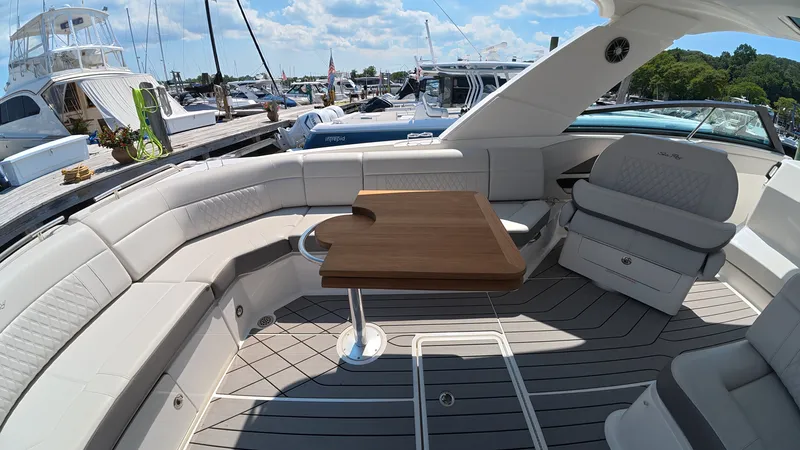 Slide: The Image of Sea Ray SLX 400 2022 - 13