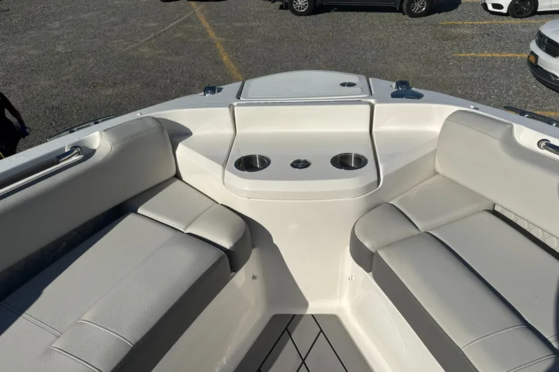 Slide: The Image of Sea Ray SLX 400 2022 - 36