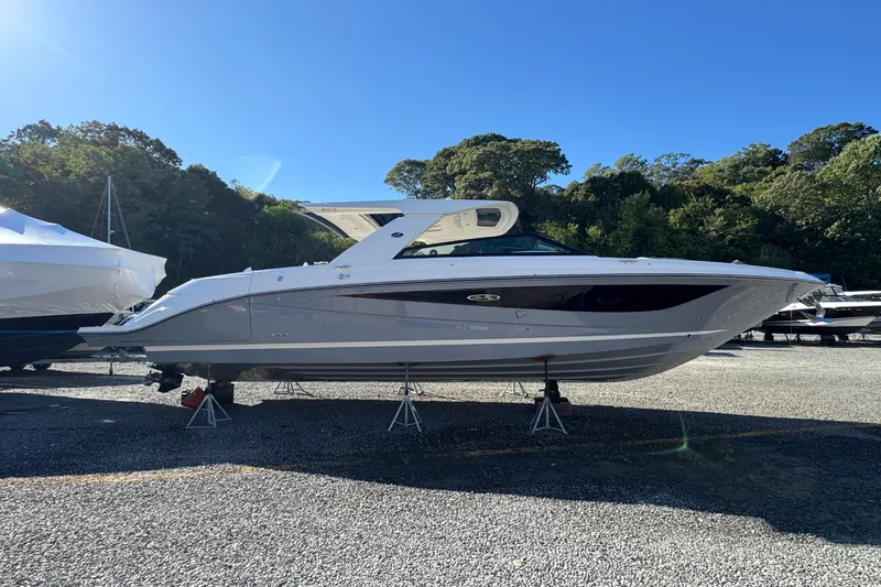 Slide: The Image of Sea Ray SLX 400 2022 - 37