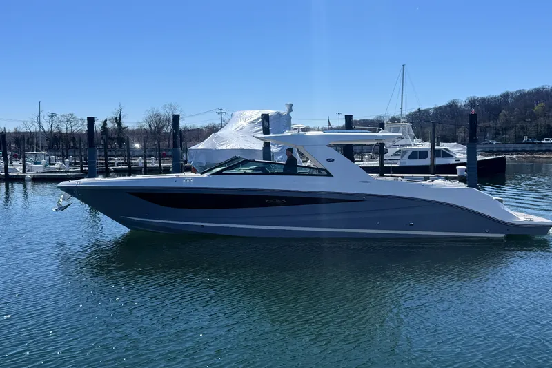 Slide: The Image of Sea Ray SLX 400 2022 - 38