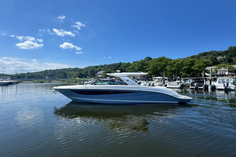 Slide: The Image of Sea Ray SLX 400 2022 - 44