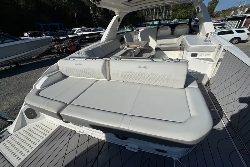 Slide: The Image of Sea Ray SLX 400 2022 - 4