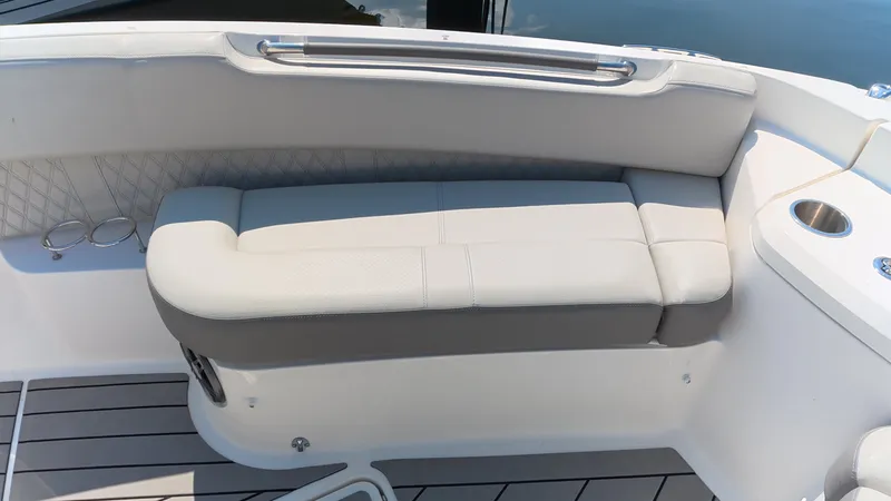 Slide: The Image of Sea Ray SLX 400 2022 - 38