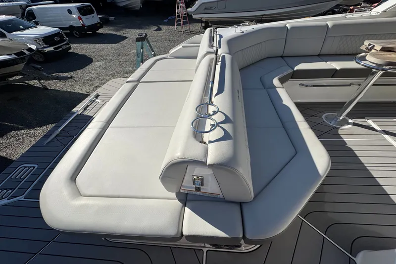Slide: The Image of Sea Ray SLX 400 2022 - 5