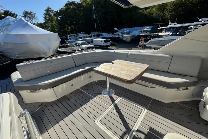 Slide: The Image of Sea Ray SLX 400 2022 - 6