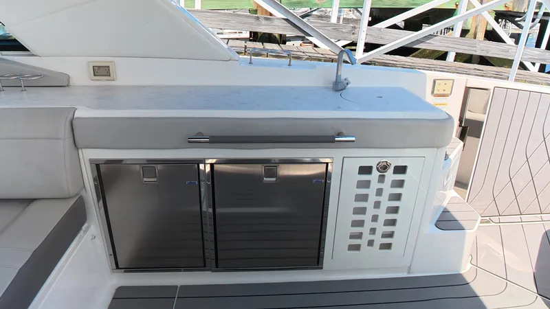 Slide: The Image of Sea Ray SLX 400 2022 - 15