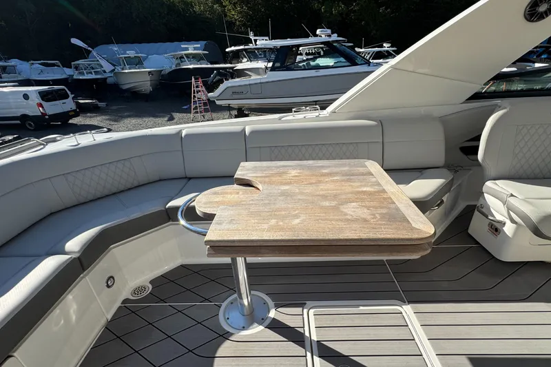 Slide: The Image of Sea Ray SLX 400 2022 - 8