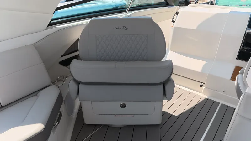 Slide: The Image of Sea Ray SLX 400 2022 - 19