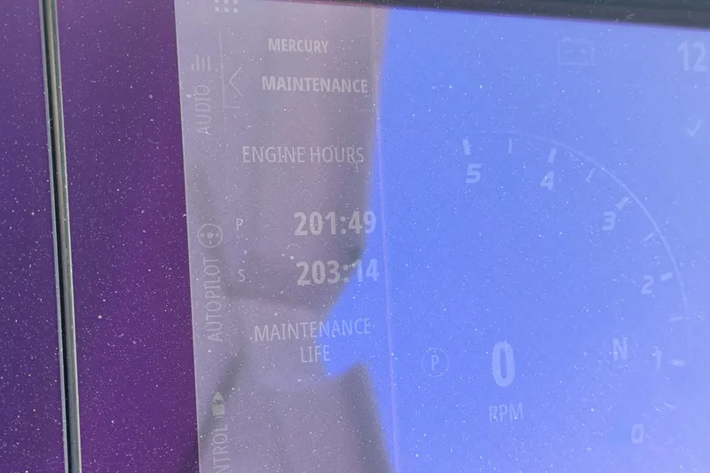 Slide: The Image of Sea Ray SLX 400 2022 - 26