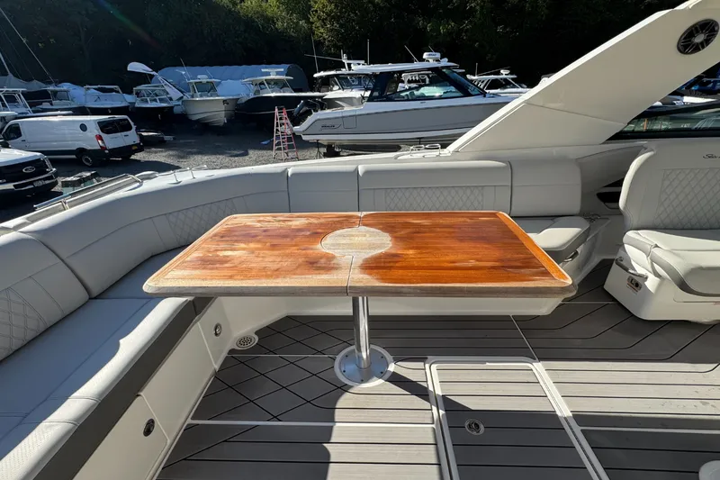 Slide: The Image of Sea Ray SLX 400 2022 - 9