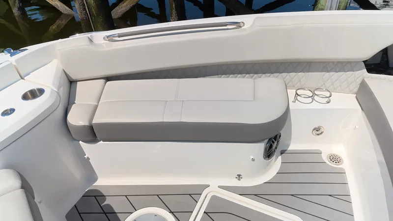 Slide: The Image of Sea Ray SLX 400 2022 - 37