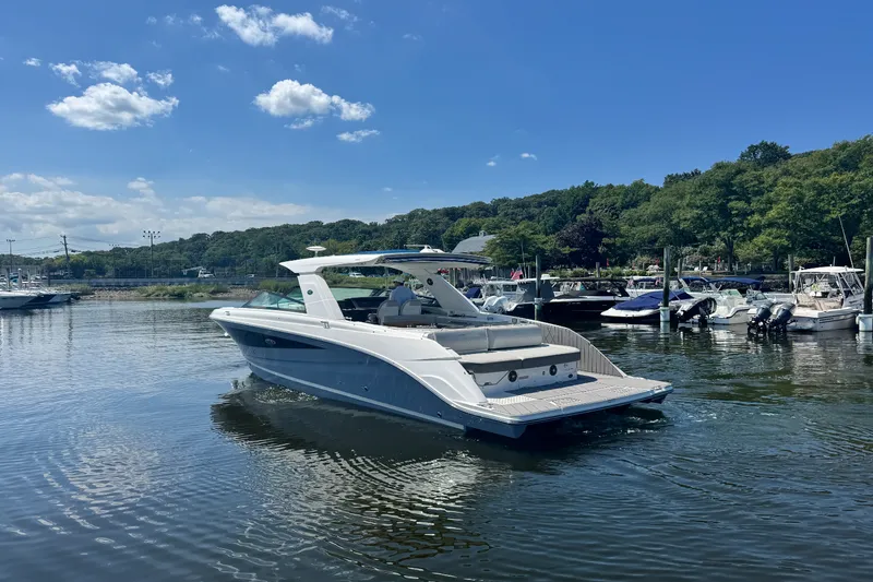 Slide: The Image of Sea Ray SLX 400 2022 - 46