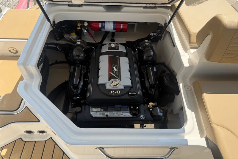 Slide: The Image of Sea Ray SDX 230 Surf 2026 - 25