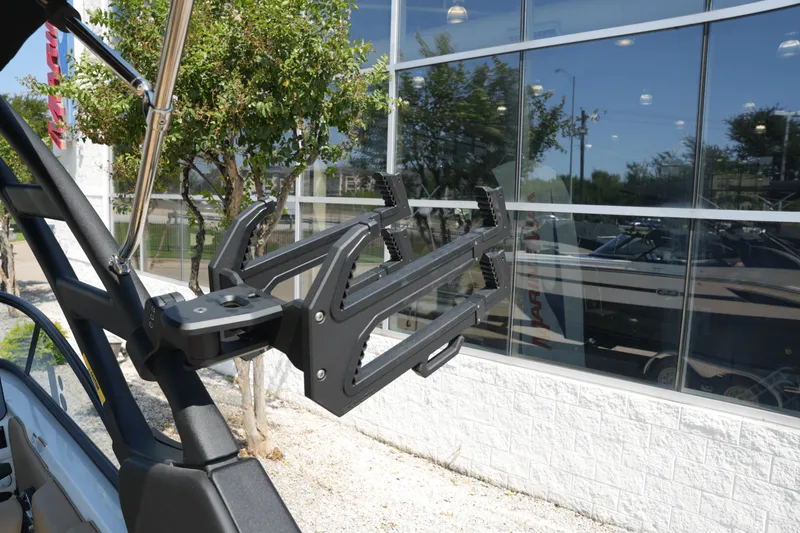 Slide: The Image of Sea Ray SDX 230 Surf 2026 - 26