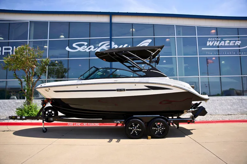The Image of Sea Ray SDX 230 Surf 2026 - 0