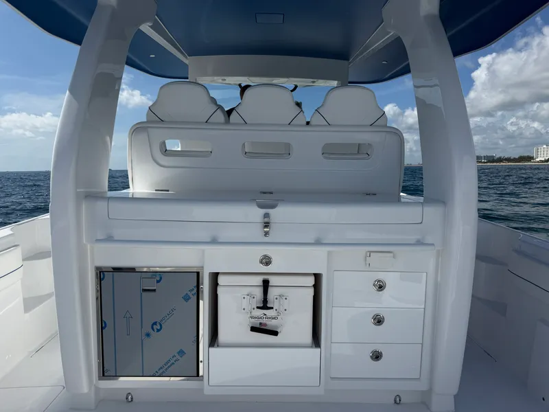 Slide: The Image of Intrepid 43 NOMAD SE 2027 - 16