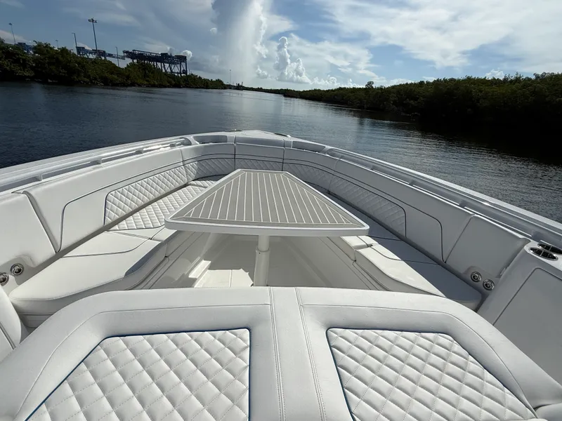 Slide: The Image of Intrepid 43 NOMAD SE 2027 - 33