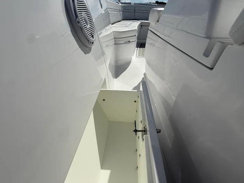 Slide: The Image of Intrepid 43 NOMAD SE 2027 - 44