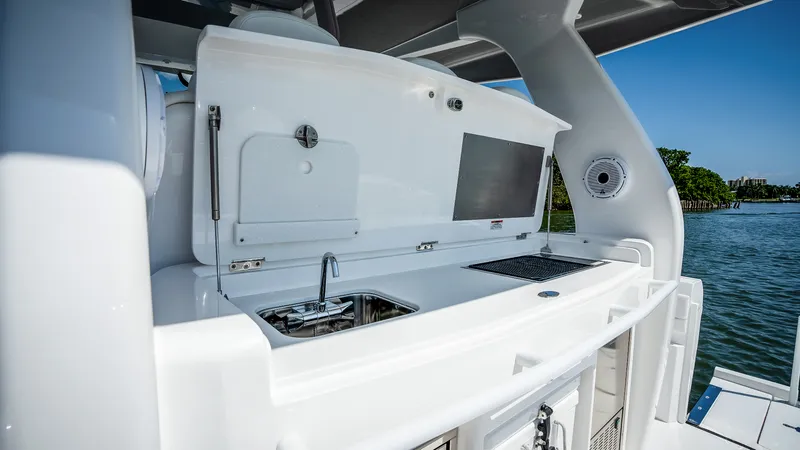 Slide: The Image of Intrepid 43 NOMAD SE 2027 - 12