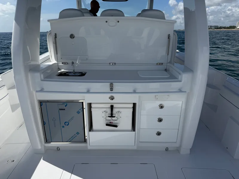 Slide: The Image of Intrepid 43 NOMAD SE 2027 - 17
