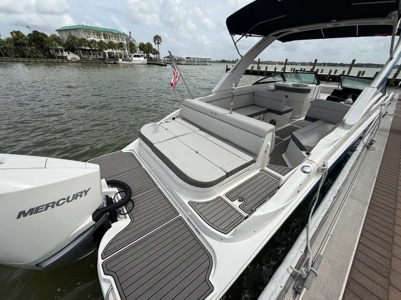 Slide: The Image of Sea Ray 270 SD OB 2023 - 17